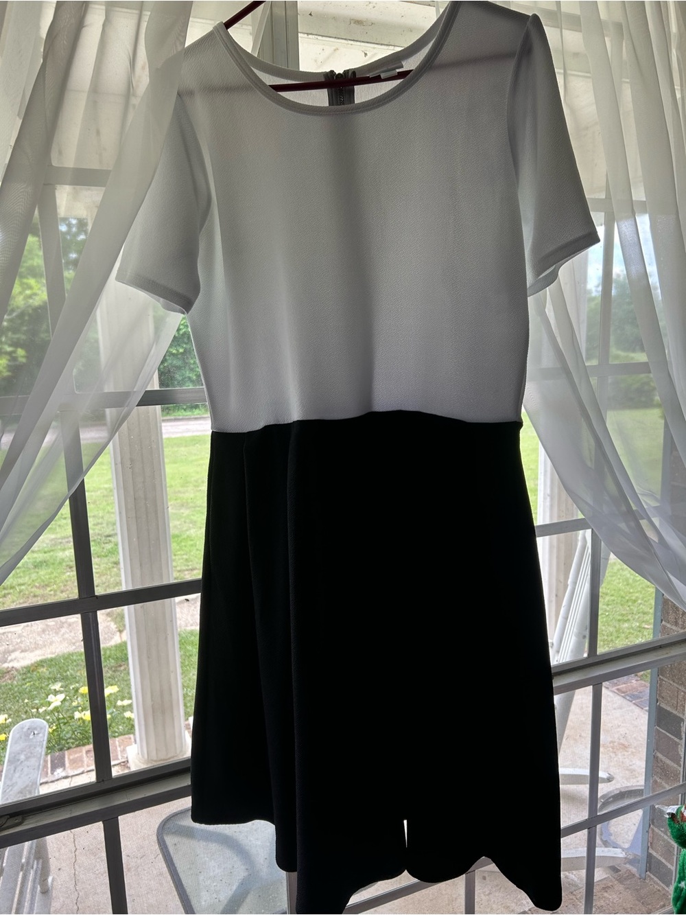 LuLaRoe Amelia White Scoop Neck Dress with Pockets